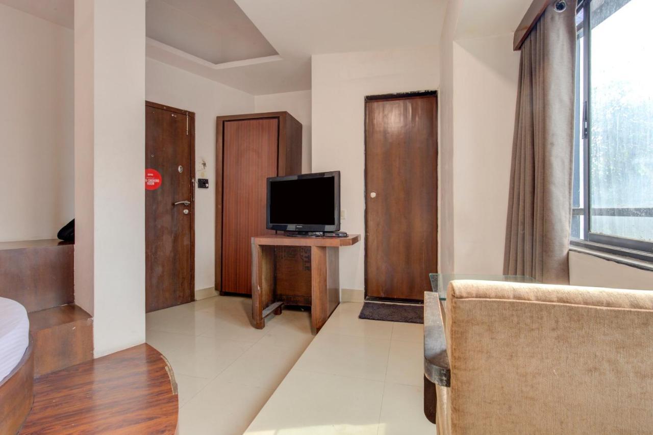 Capital O 77295 Hotel Bansidhar Bhuvan Bombaim Exterior foto