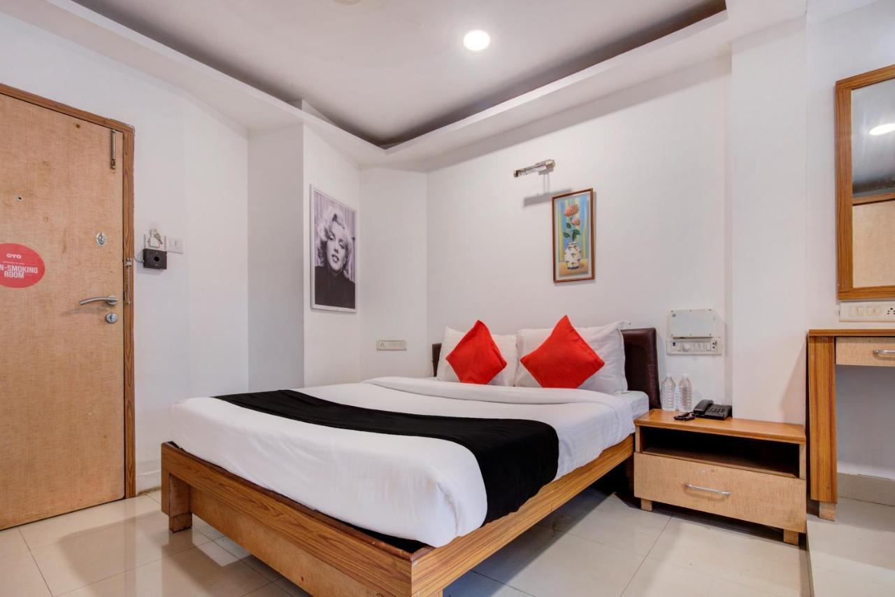 Capital O 77295 Hotel Bansidhar Bhuvan Bombaim Exterior foto